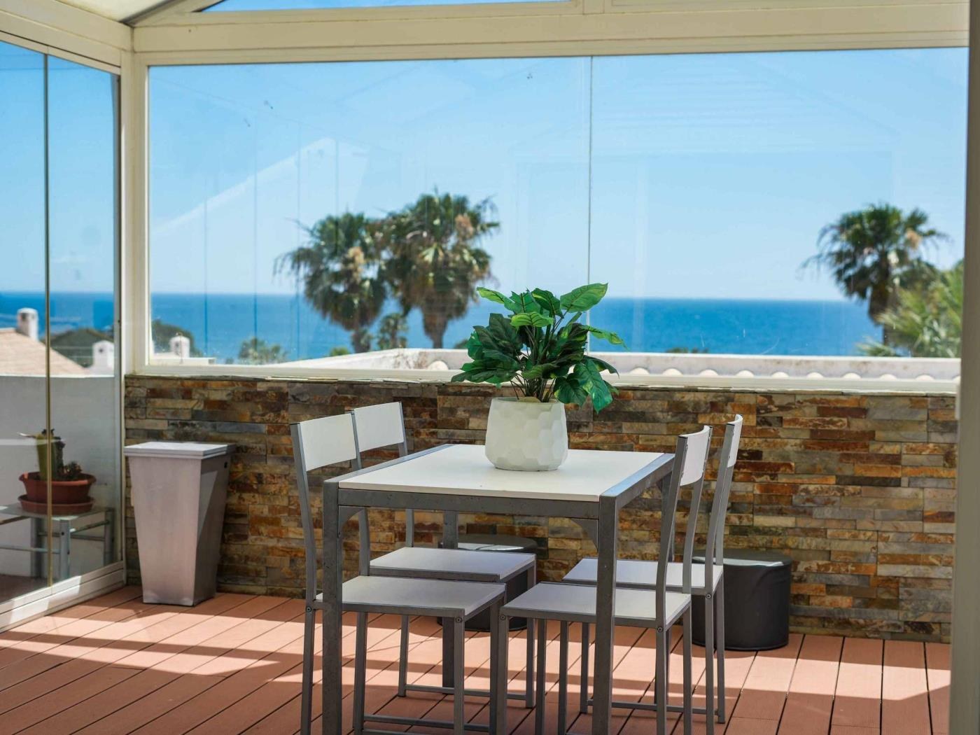 Ocean-view dining terrace at Dunas Salgados Apartment in Galé, Algarve