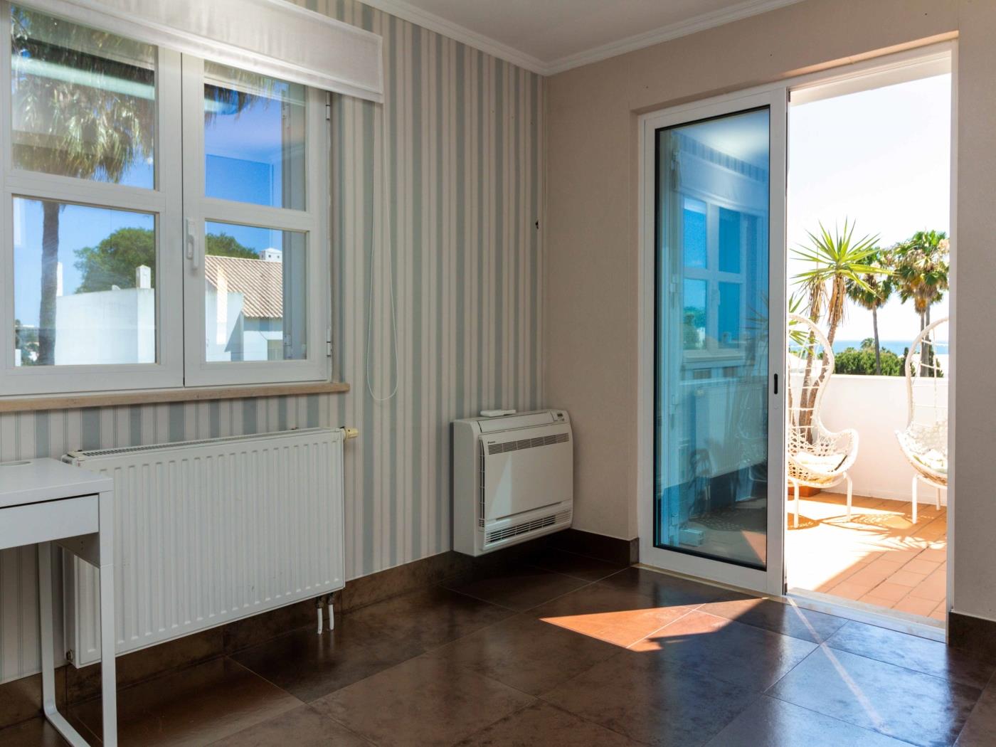 Ground-floor bedroom with terrace access at Dunas Salgados Apartment